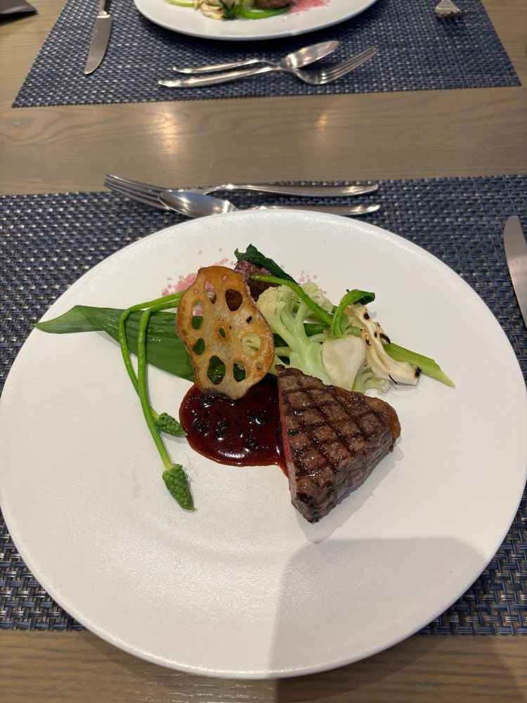 お肉料理の試食。見た目も良かったです。