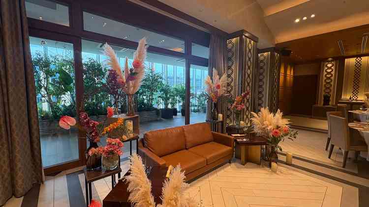 テラスのある披露宴会場。木々が爽やかでとても素敵でした。