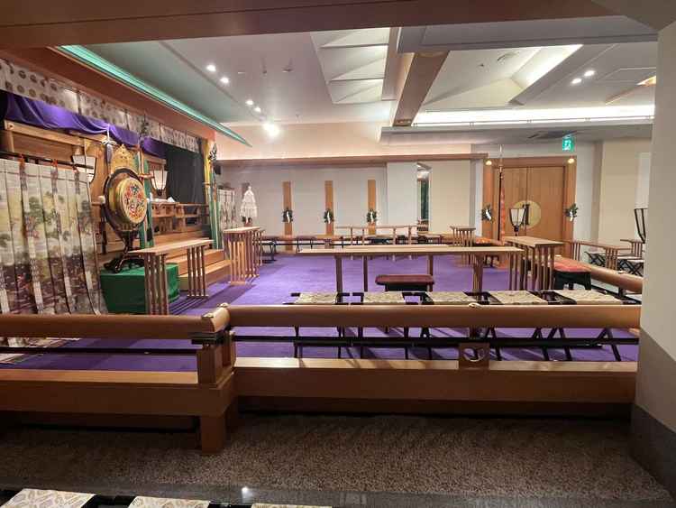 神前式の会場。親族以外の客席からの見え方。