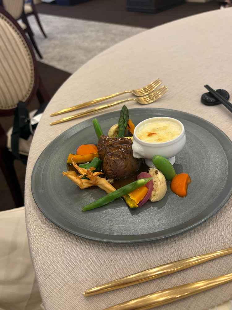 お肉の試食です。柔らかくて食べやすく、美味しかったです。