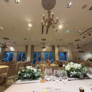 披露宴会場はゴージャス過ぎず、けど特別感を感じる空間でした。