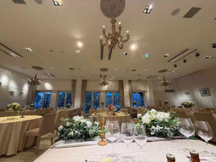 披露宴会場はゴージャス過ぎず、けど特別感を感じる空間でした。