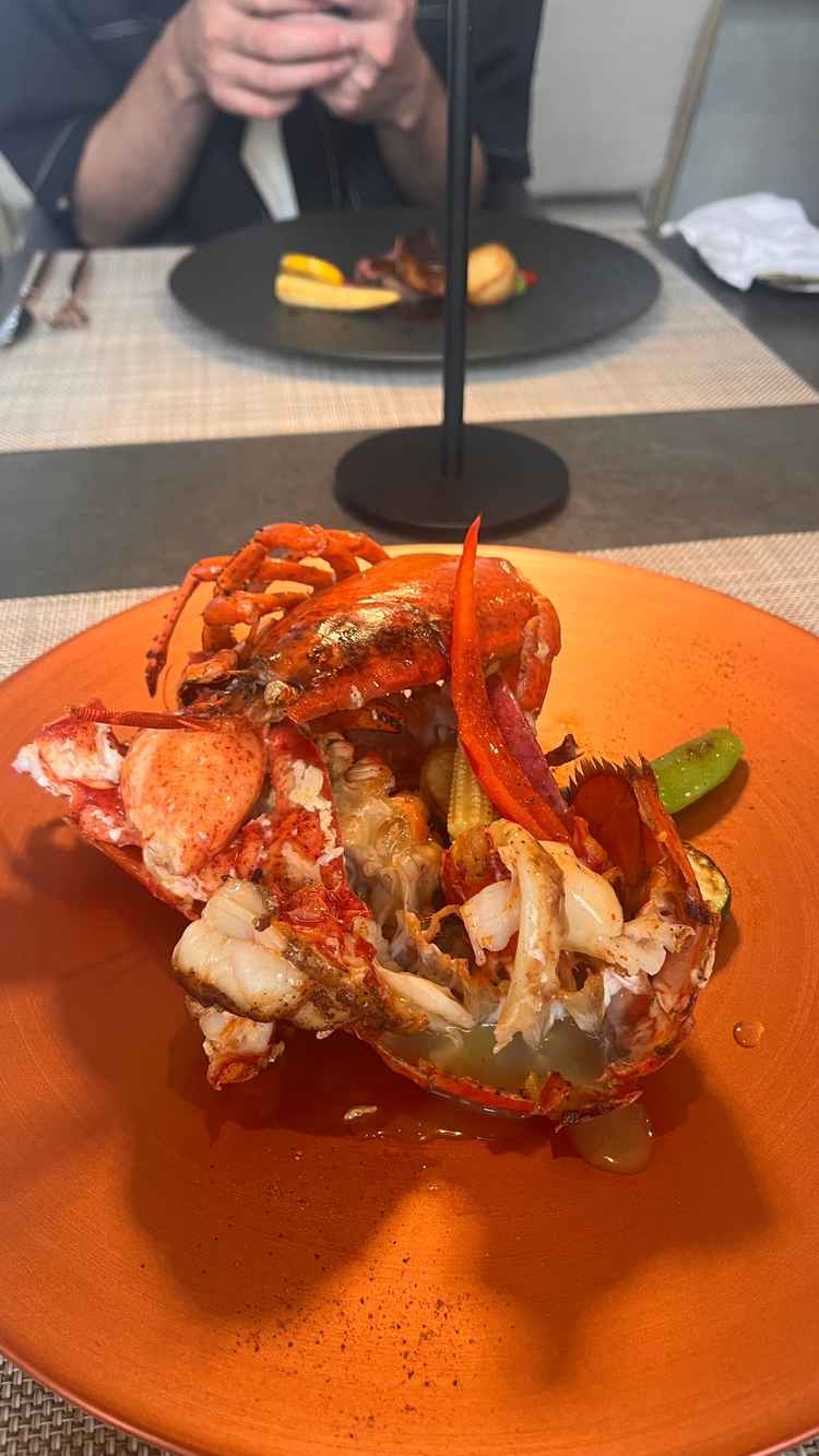 試食のお料理。オマール海老がとても美味しかったです。