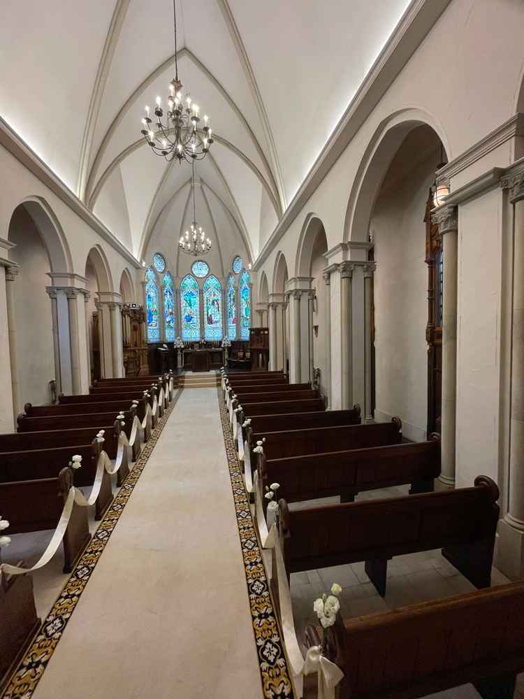 別館のチャペルです。ステンドグラスがとても大きく感動しました。