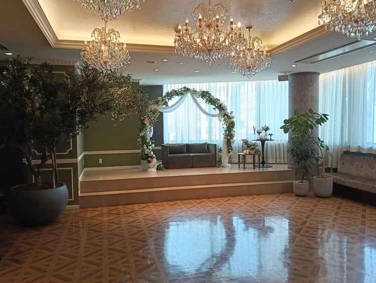 ウェルカムパーティ会場。友人達と歓談できたり、記念写真が撮影出来る場所です。