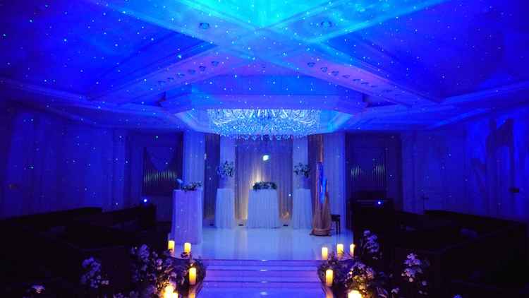 星空のようなチャペルがとても素敵でした