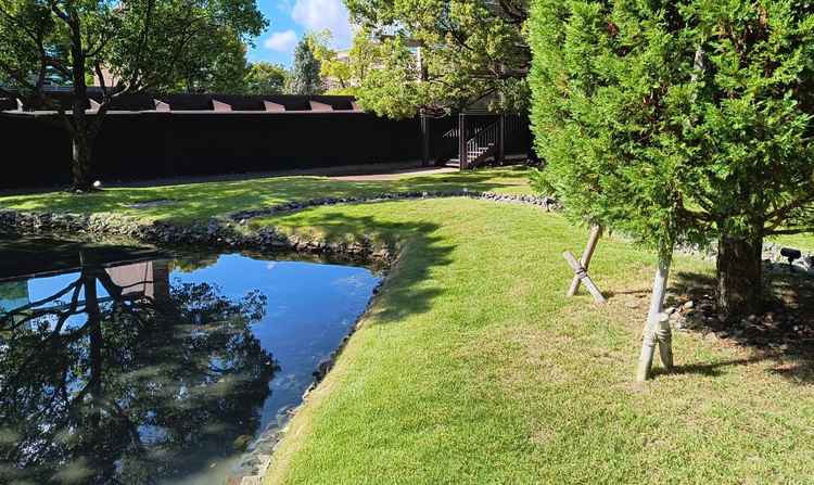 雨の日でもぬれずに式場まで行ける回廊