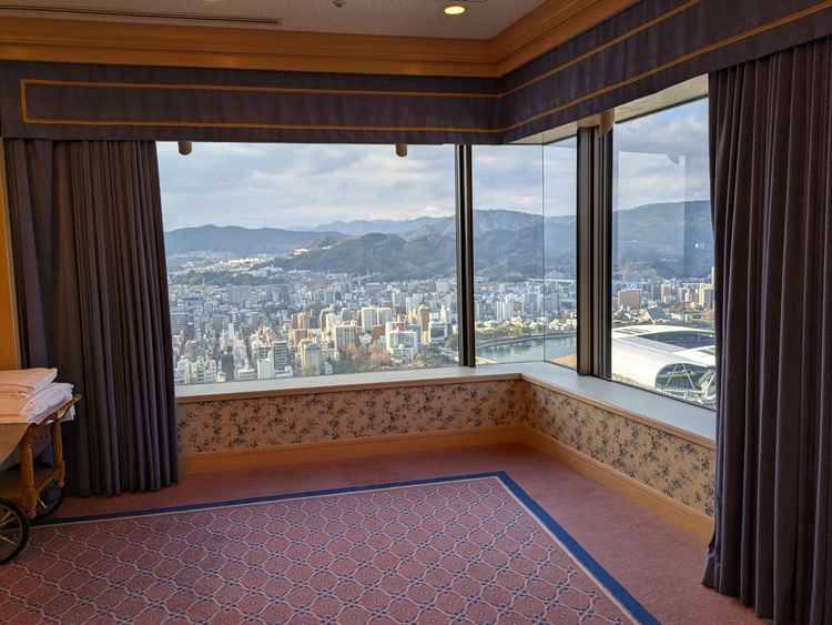 ルビールーム広島城や山を一望できる