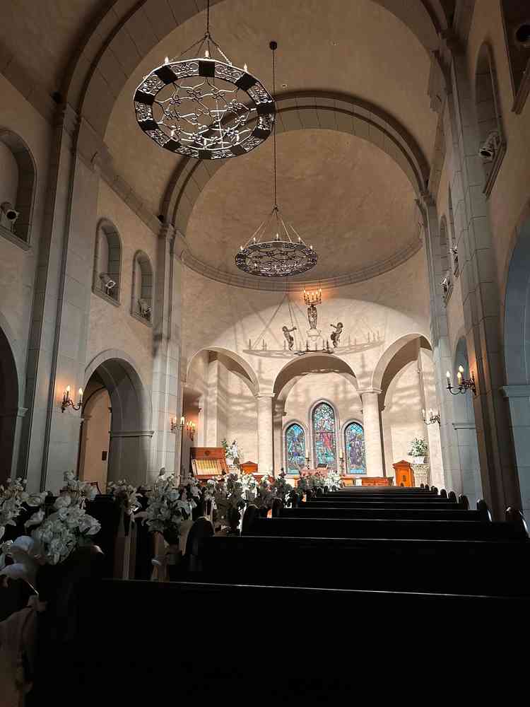 音楽と照明を実際につけていただきましたが、雰囲気に圧倒されて涙が出てしまいました。