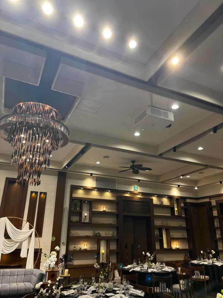 実際の披露宴開始前の披露宴会場を見学させていただきました！（まだリニューアル前です。）