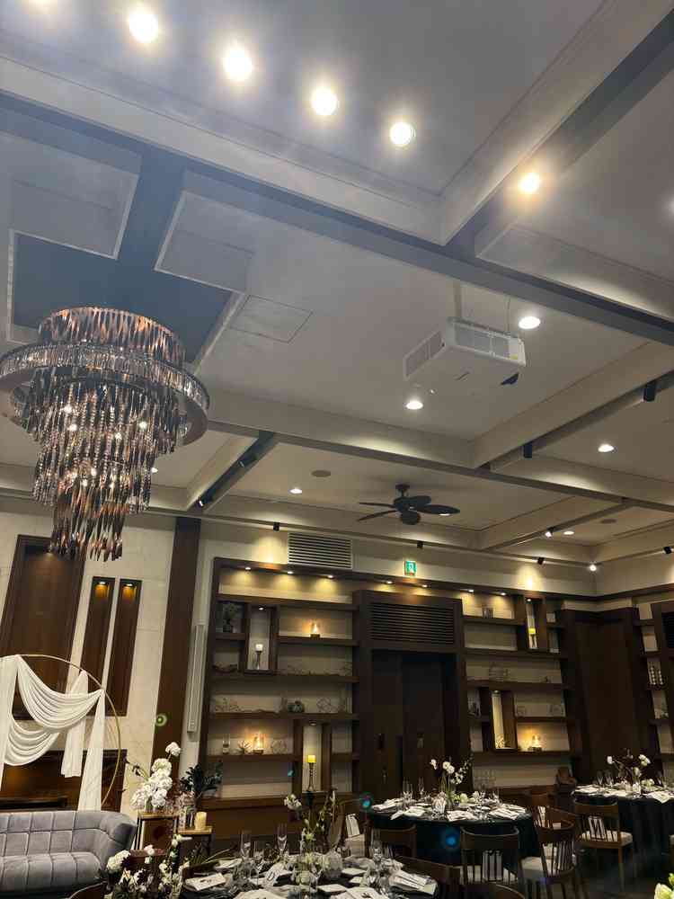 実際の披露宴開始前の披露宴会場を見学させていただきました!(まだリニューアル前です。)