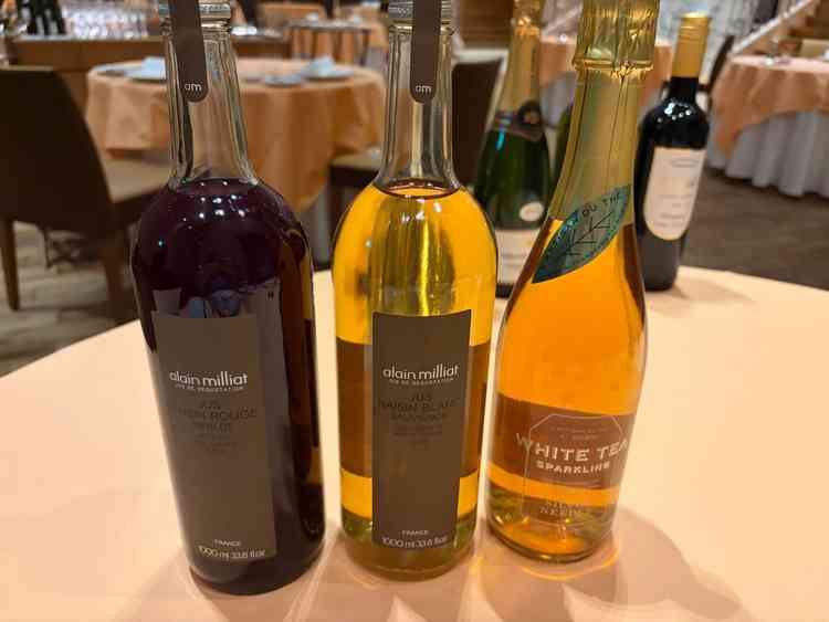 ノンアルコールのドリンクが美味しい。乾杯のスパークリングりんごジュースやブドウジュースも美味しい！