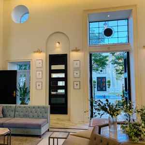 綺麗で立派な受付です