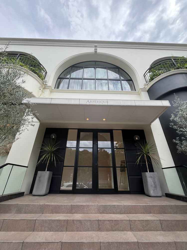 建物のメインの入り口です。