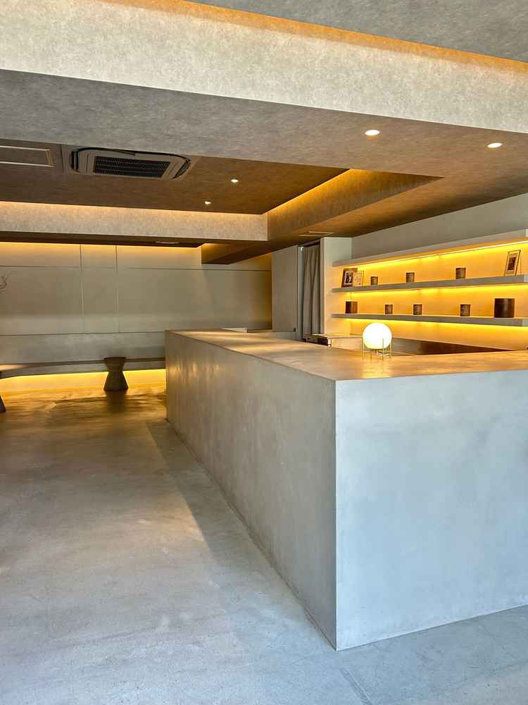 参列者の方が待つロビーです。韓国風の雰囲気でオシャレでした。