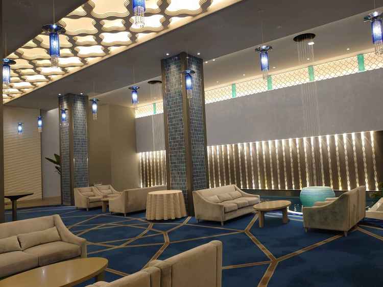 披露宴会場前のラウンジ。各披露宴会場に、それぞれ違う趣向のラウンジが用意されていて、飽きない造りです