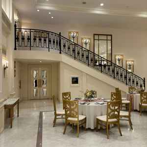 披露宴(ホワイトハウス)階段あり。