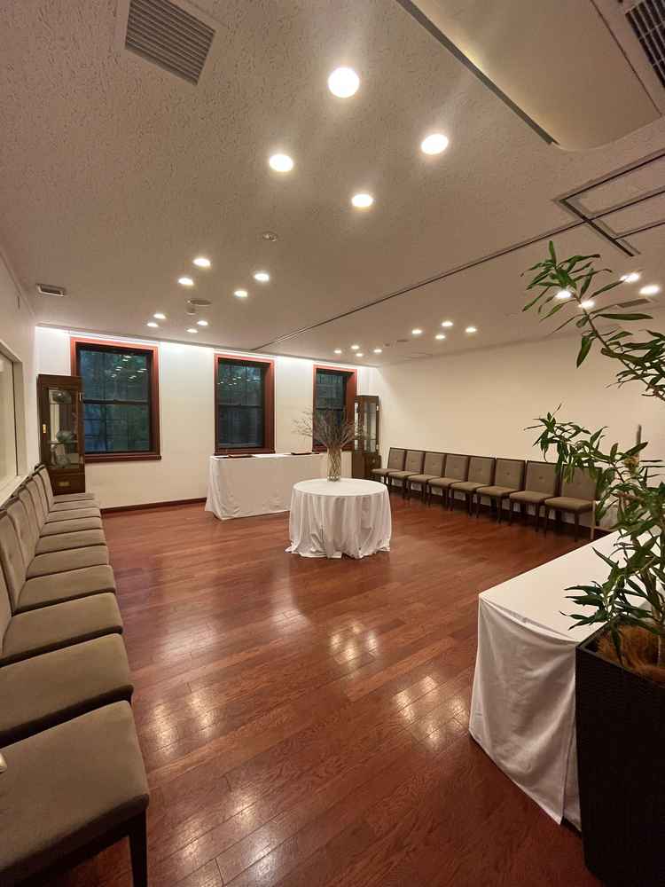 ゲスト受付のお部屋。持ち込みして自由に飾り付けが出来るとのこと。どのようにしたいか想像が膨らみます。