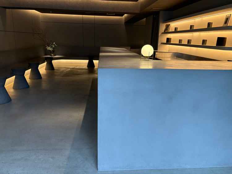 来てくださった方達の待機ルーム。こちらも石で統一されていて韓国風で素敵だと思いました。