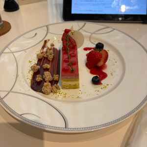 試食会のデザート。苺が甘くて美味しかったです。