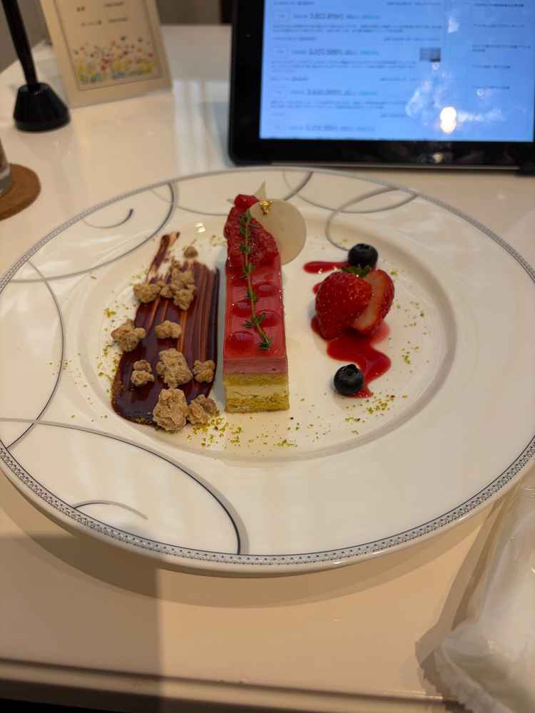 試食会のデザート。苺が甘くて美味しかったです。