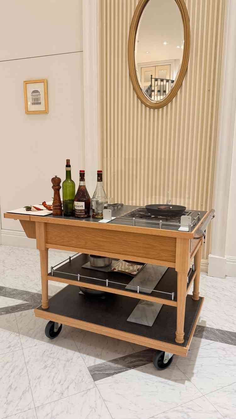 披露宴会場でフランベ体験をさせていただきました。当日の雰囲気が事前に体験できるいい機会です。