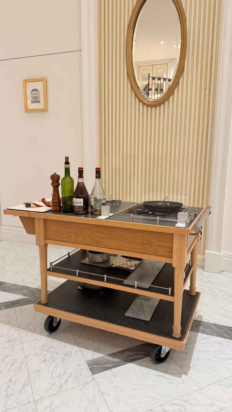 披露宴会場でフランベ体験をさせていただきました。当日の雰囲気が事前に体験できるいい機会です。