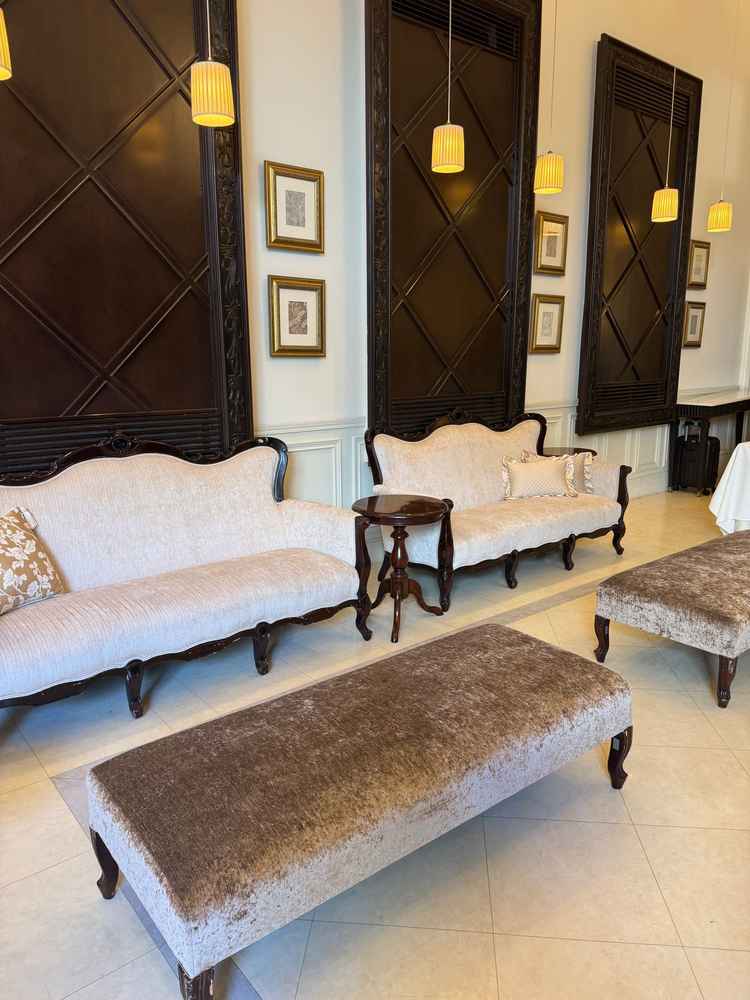 受付、クローク前