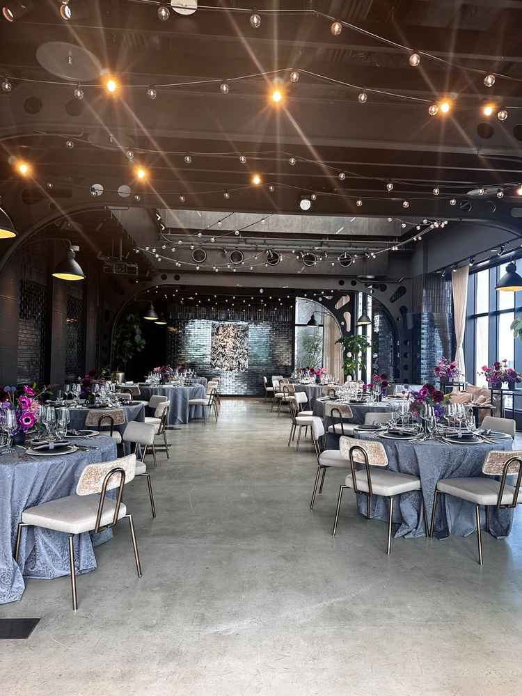 披露宴の写真。シックで大人な雰囲気がある。