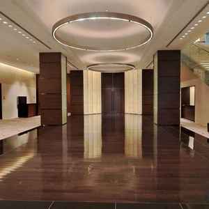 チャペルへの道の天井は結婚指輪をイメージしているとのこと。