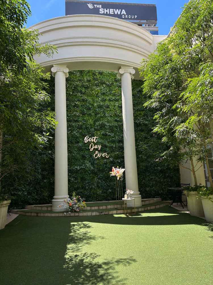 チャペルから出たところの広場