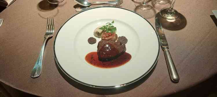 試食でいただいたお肉です。フルサイズでお出しいただきましたが、衝撃のおいしさでした。