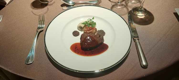 試食でいただいたお肉です。フルサイズでお出しいただきましたが、衝撃のおいしさでした。