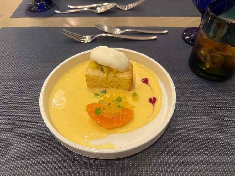 試食のコースデザートのサバラン。式当日はこれにウェディングケーキが添えられるとお聞きした。
