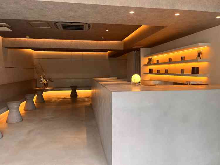 式が始まる前の待ち合わせ場所。バーカウンター完備