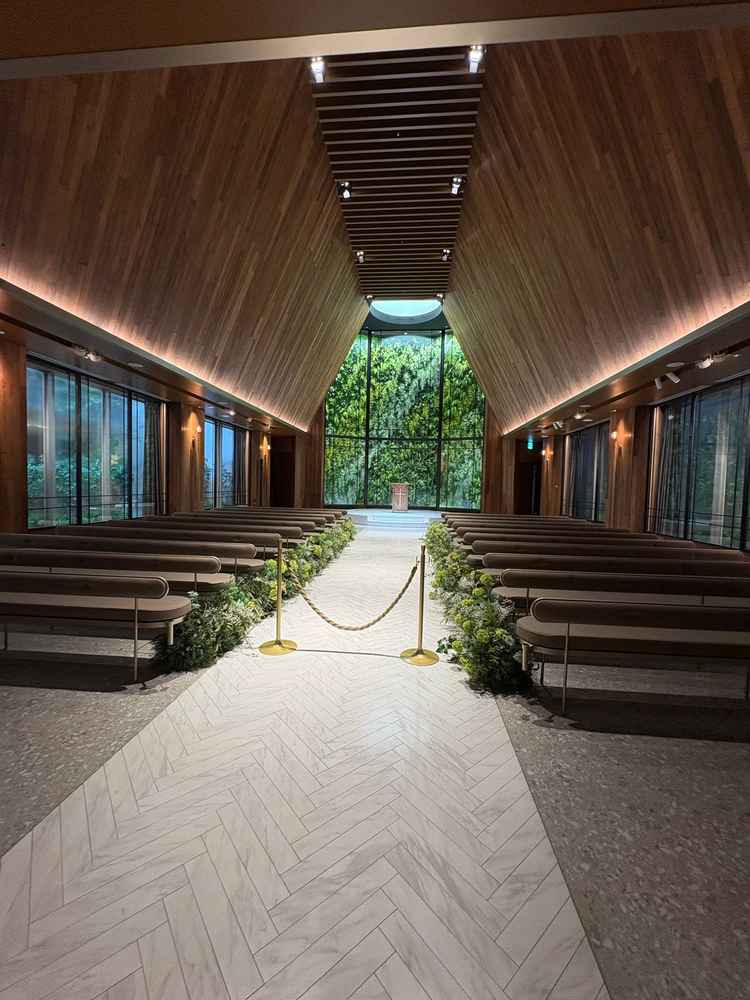 チャペル。天候に影響されない作り。