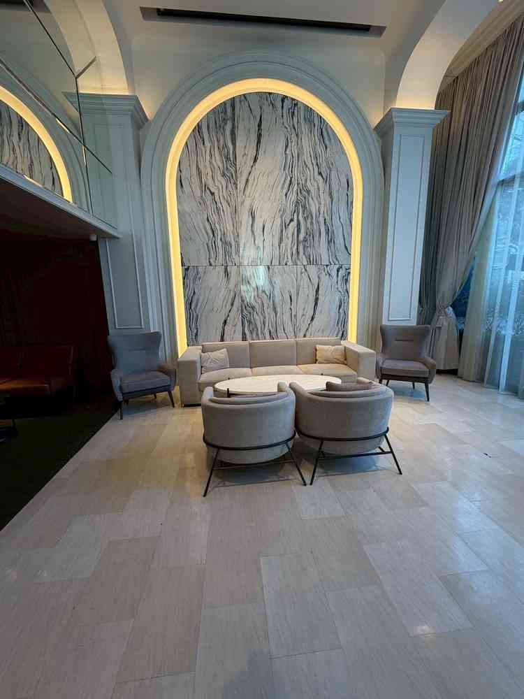 待合室はすこし下水の匂いがしていた。ただ、同線がよくゲストが迷う事なく、お酒を楽しめるのがいい！