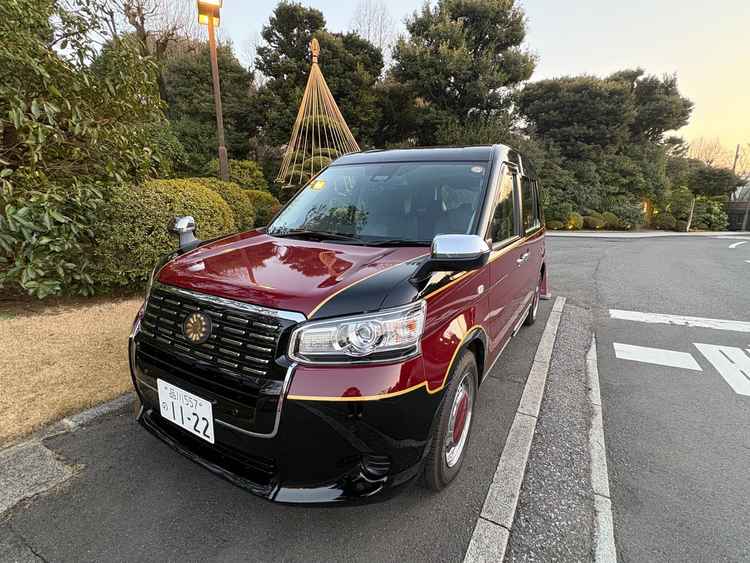 明治神宮での挙式後、明治記念館までの移動で乗せてもらえる車です。