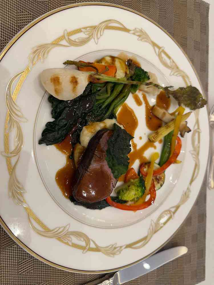 野菜がたくさんあり、お肉も柔らかく、味付けは誰でも食べれそうな味付けでした。美味しかったです。