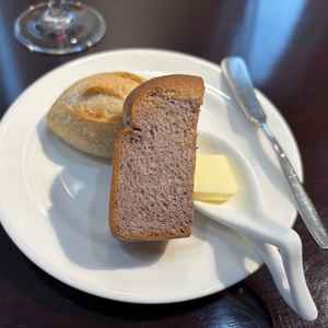 ご試食のパンです。とくに手前の米粉の食パンがもちふわでとてもおいしかったです。