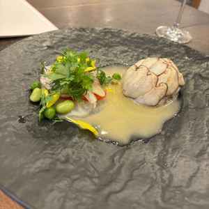 お魚のメニューをいただきました。フレンチと創作料理のいいとこどりで美味しかったです。