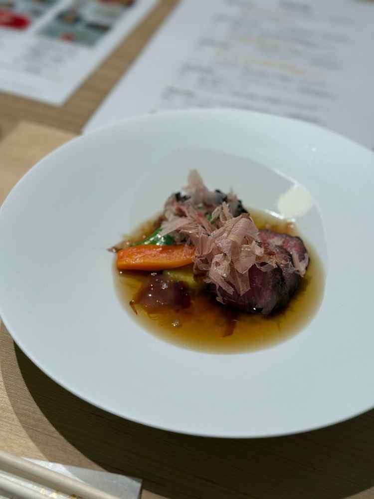 20000円のコースのメイン。お料理が有名なだけあってとても美味しかったです。