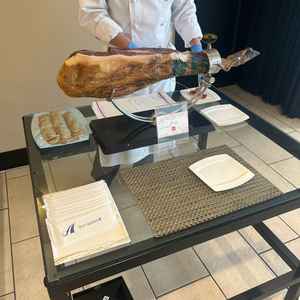 挙式と披露宴の間には参列者と写真を撮ったり談笑する時間があり、とても良かった