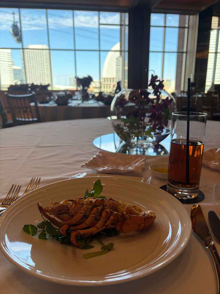 メインディシュはオマール海老でフェアなのにも関わらずしっかり検討できるよう惜しみなく提供してくれまし