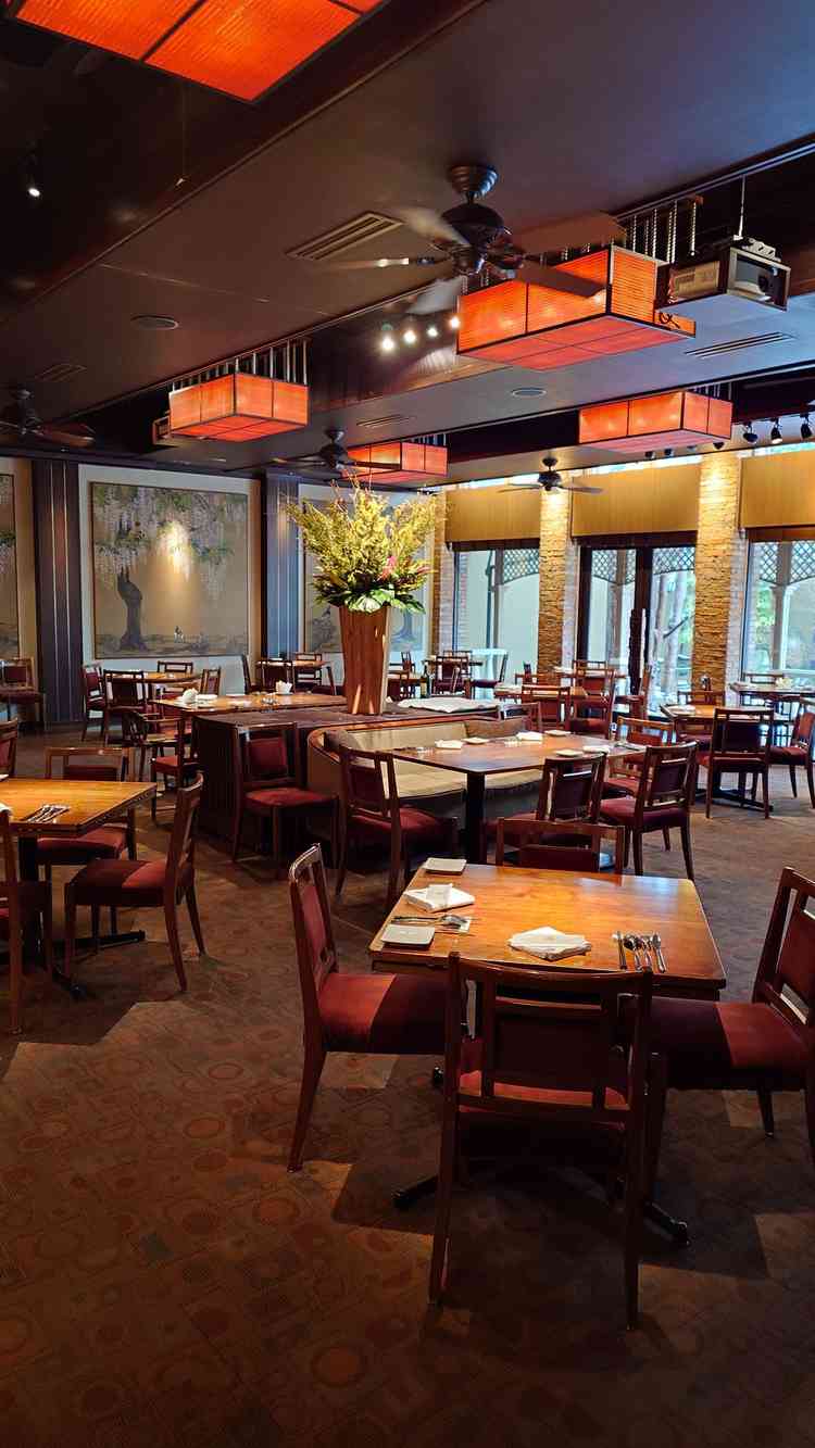 披露宴会場の写真。1Fのお部屋。お庭の景色を眺めることができ、素敵でした。