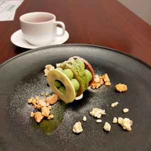 サロンに戻ったあとのデザート試食。とても美味しかった。