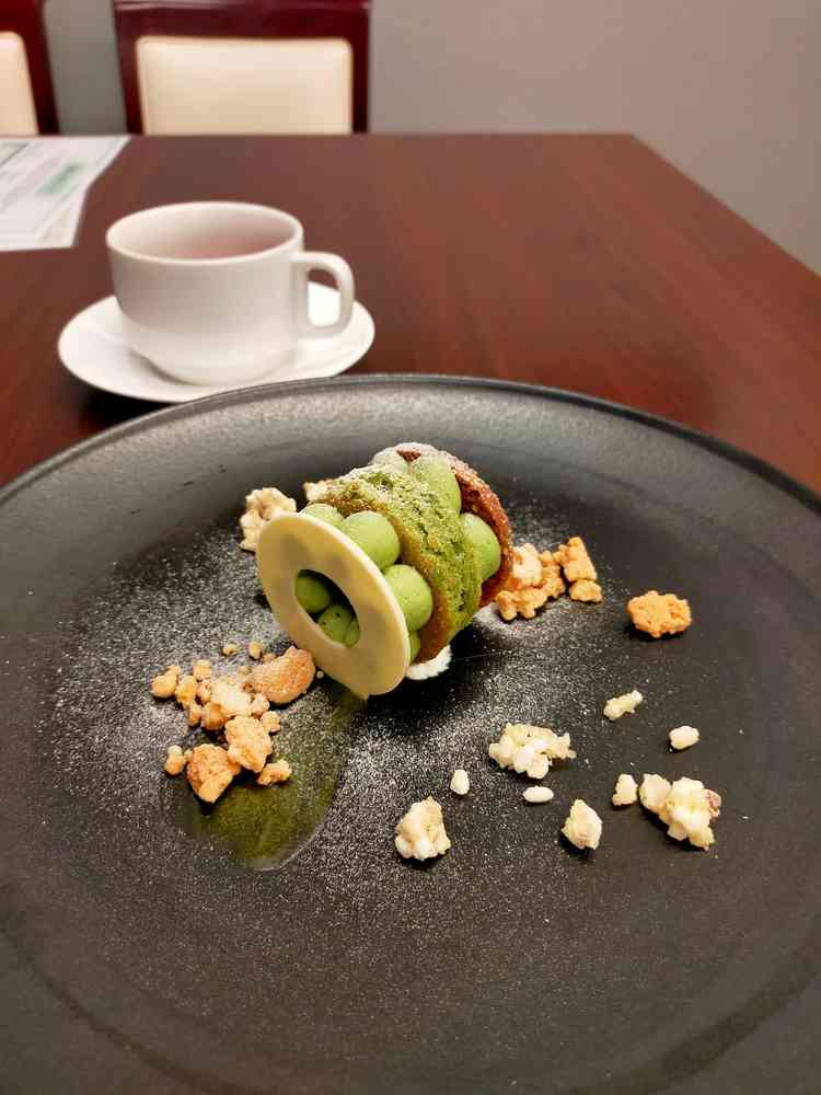 サロンに戻ったあとのデザート試食。とても美味しかった。