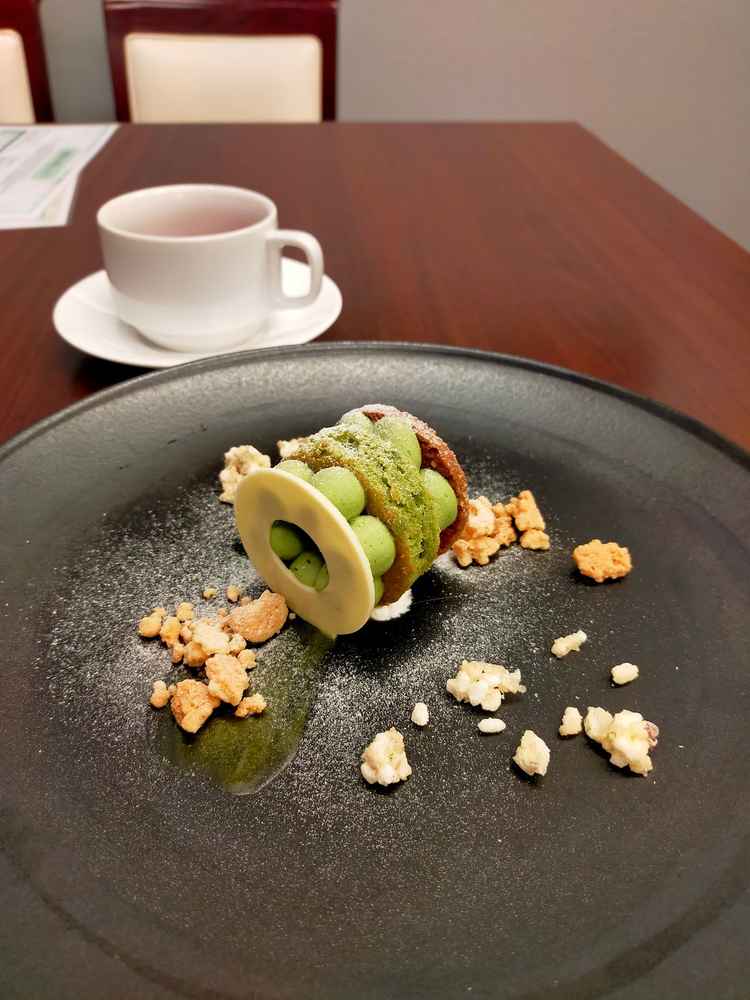 サロンに戻ったあとのデザート試食。とても美味しかった。