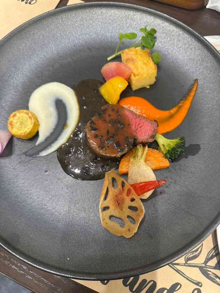 お肉はもちろんのことソースがめちゃくちゃ美味しかったです。