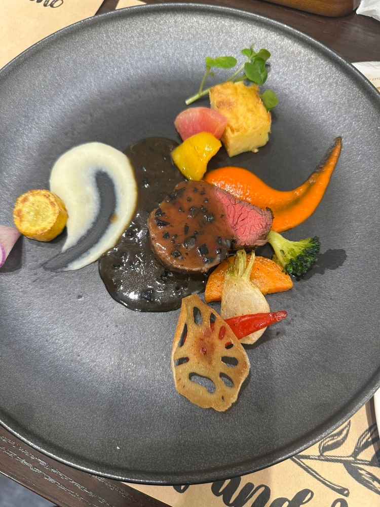 お肉はもちろんのことソースがめちゃくちゃ美味しかったです。